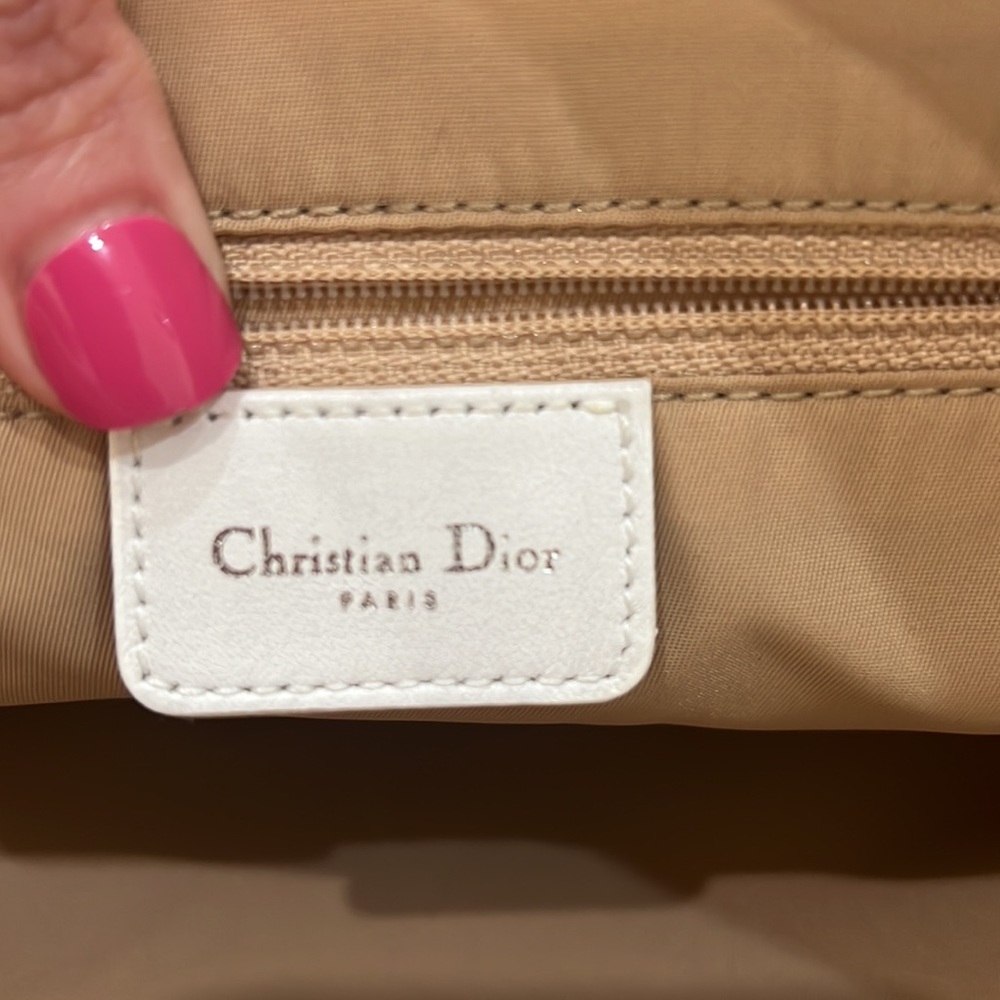 Beautiful Christian Dior tote trotter bag with authenticity card and dust bag - Picture 7 of 9